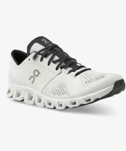 ON Running Footwear W's Cloud X - White/Black