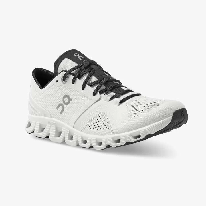 ON Running Footwear W's Cloud X - White/Black 2 ON Running Footwear W's Cloud X - White/Black